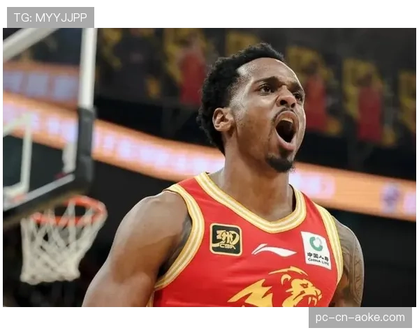 巴里·布朗单场5次抢断刷新个人纪录，防守端表现突出